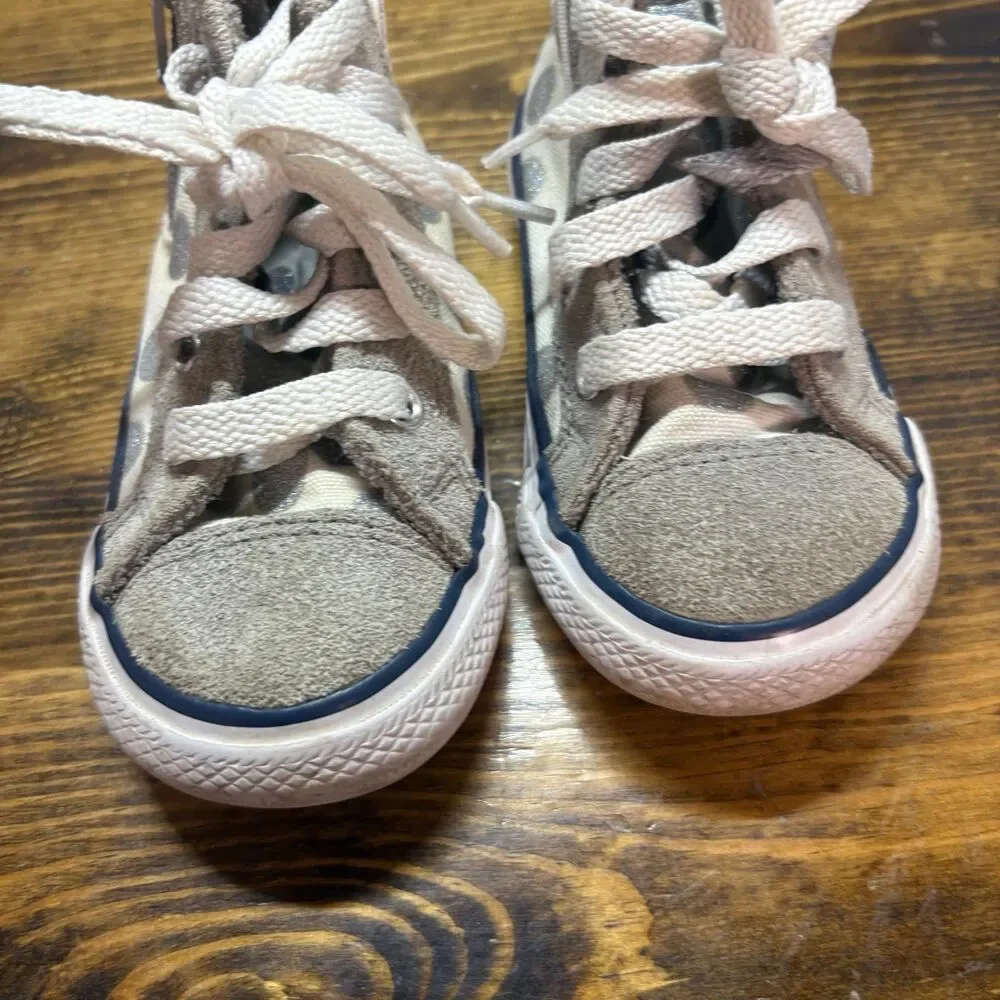 Converse Gray And White Polka Dot Sneakers Size‎ 7